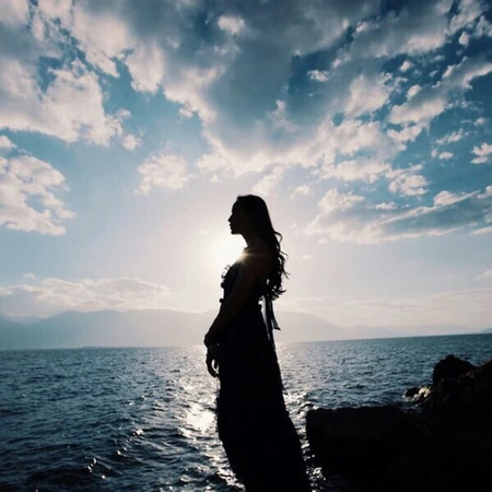 站在那，你就是最美的景，柔情似水的女人唯美海边意境图片