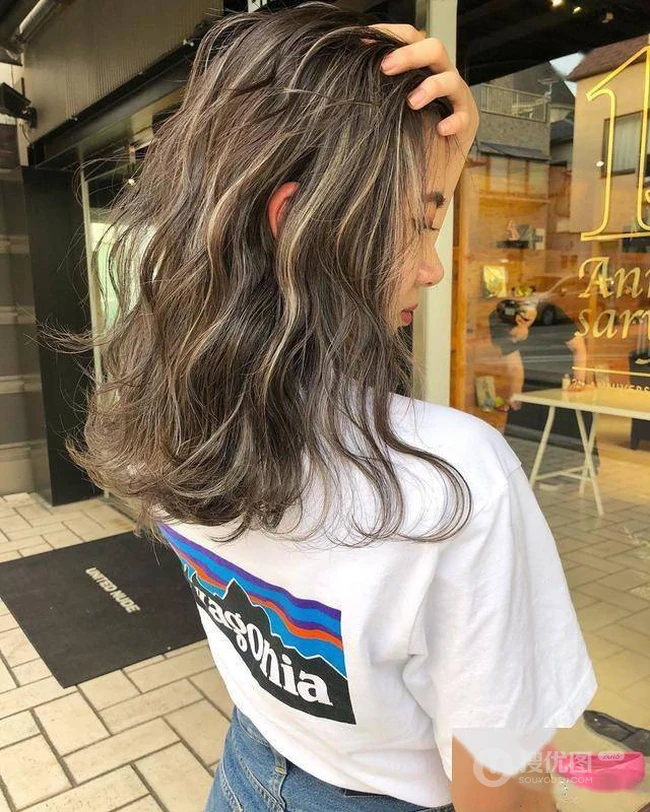 2020最洋气，层次感很强，富有&ldquo;高级风&rdquo;的女生潮流染发发型图片 第2张