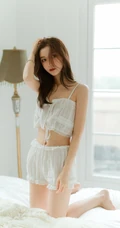 纤细线条短裤长发清新女生居家室内唯美吸睛写真图集