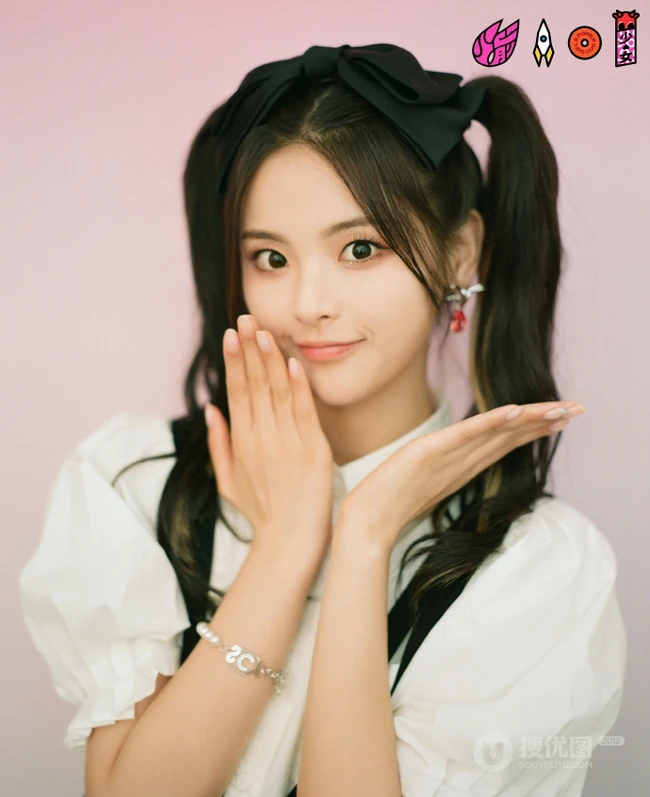 杨超越双马尾发型甜美可爱写真图片