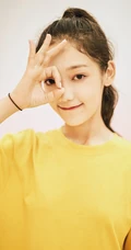 创造营2020女生学员希林娜依&middot;高马尾辫发型清新靓丽写真美照
