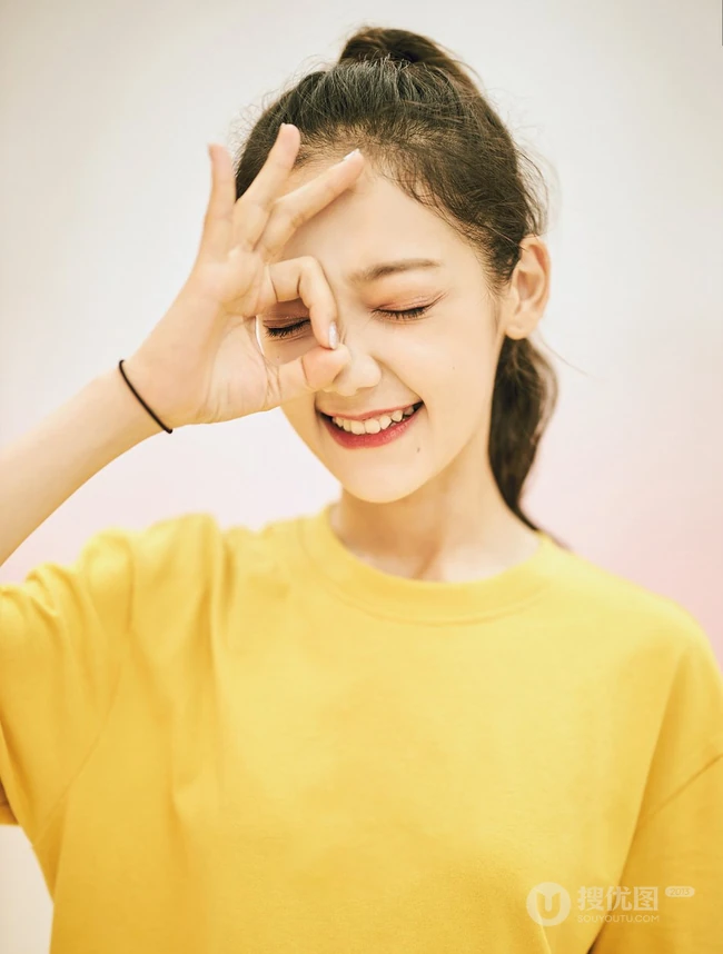 创造营2020女生学员希林娜依&middot;高马尾辫发型清新靓丽写真美照