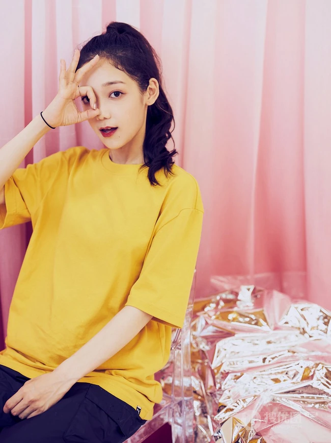创造营2020女生学员希林娜依&middot;高马尾辫发型清新靓丽写真美照