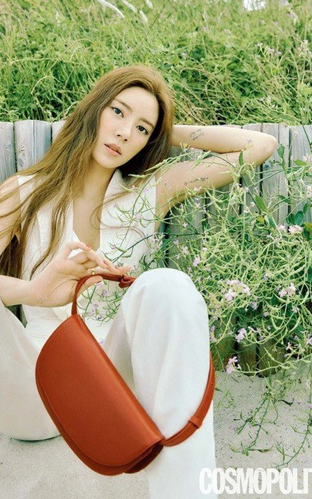 孙淡妃海边椰树林气质旅拍写真美照