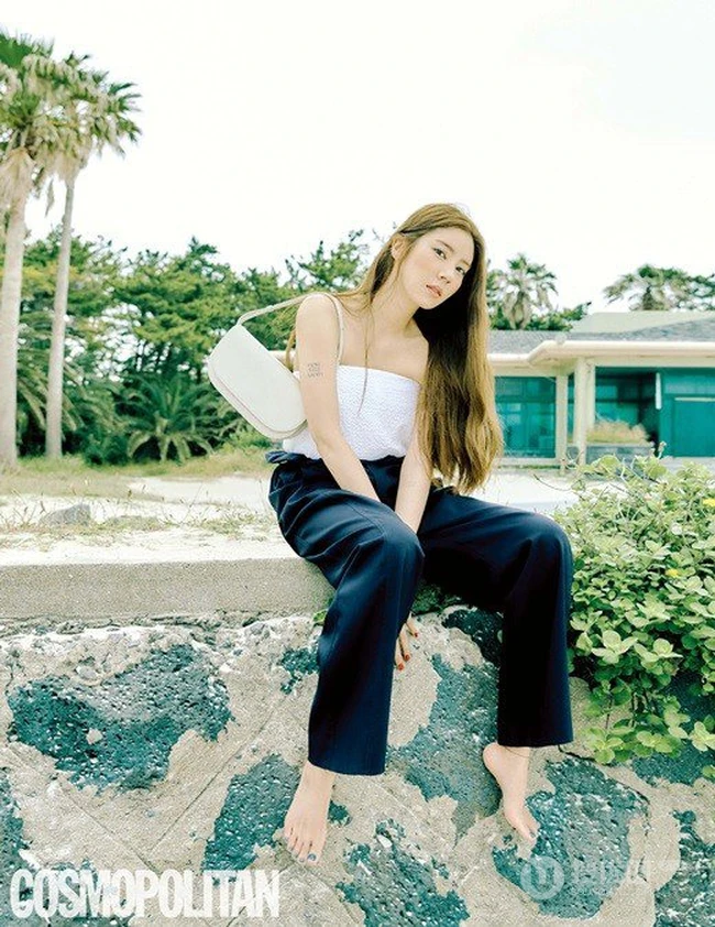 孙淡妃海边椰树林气质旅拍写真美照