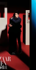 帅哥杨洋温暖爱心主题杂志写真图片，用简单的肢体动作传递爱