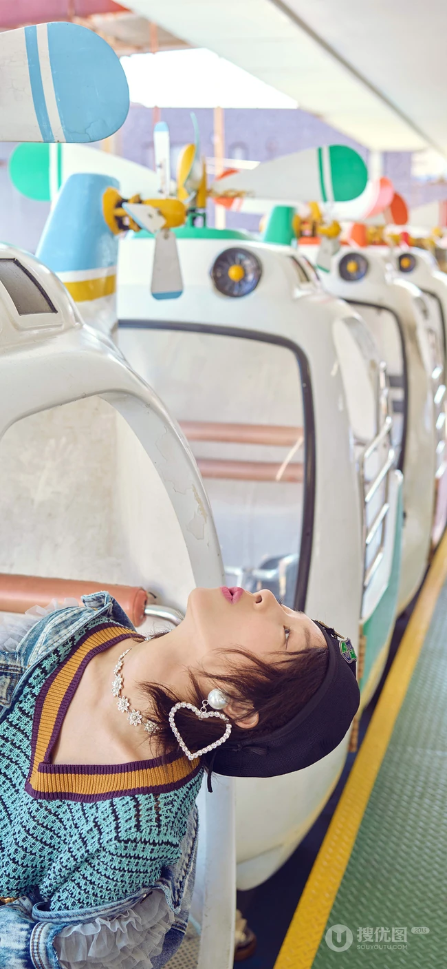 心情舒畅风景正好，美女旅拍手机壁纸6月24日推荐