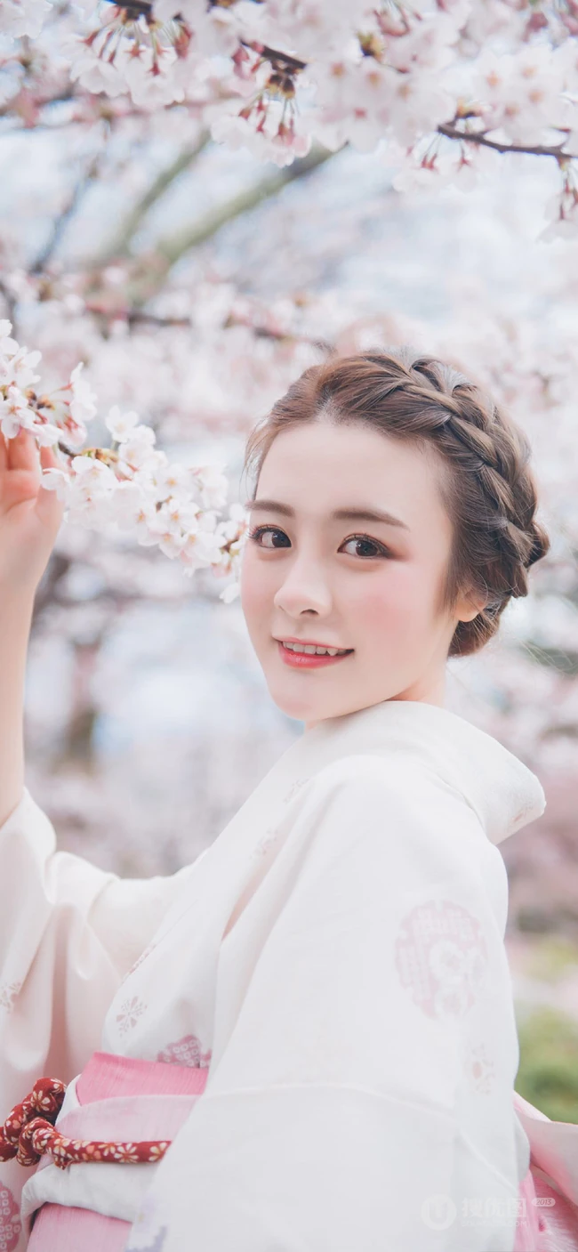 心情舒畅风景正好，美女旅拍手机壁纸6月24日推荐