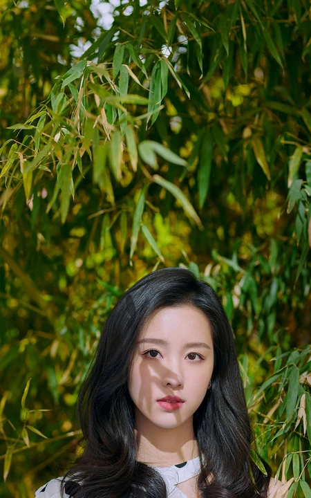 绿竹林下的&ldquo;陈都灵&rdquo;清纯无比