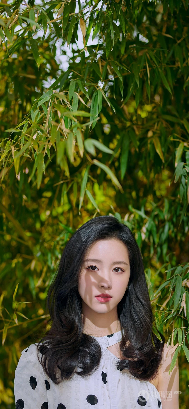 绿竹林下的&ldquo;陈都灵&rdquo;清纯无比