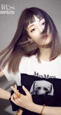 迪丽热巴齐刘海长发发型搭配&ldquo;雀斑妆&rdquo;酷美时尚写真