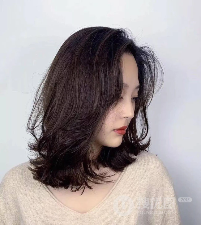 极富层次感的&ldquo;辛芷蕾发型&rdquo;，2020流行的洋气减龄&ldquo;中高层次感发型&rdquo; 图片 第12张