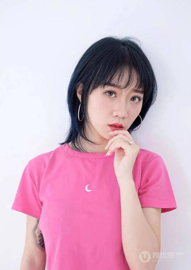 极富层次感的&ldquo;辛芷蕾发型&rdquo;，2020流行的洋气减龄&ldquo;中高层次感发型&rdquo; 图片 第10张