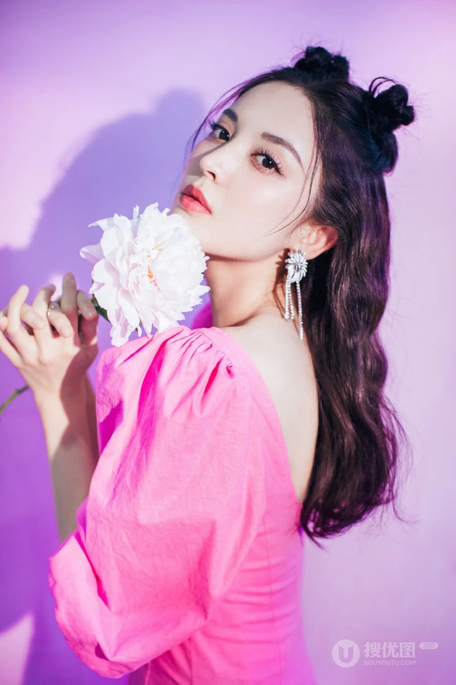 古力娜扎粉色连衣长裙优雅动人写真图片