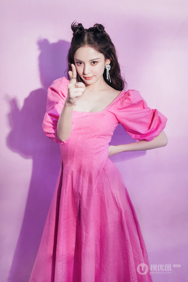 古力娜扎粉色连衣长裙优雅动人写真图片