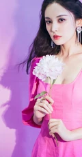 古力娜扎粉色连衣长裙优雅动人写真图片