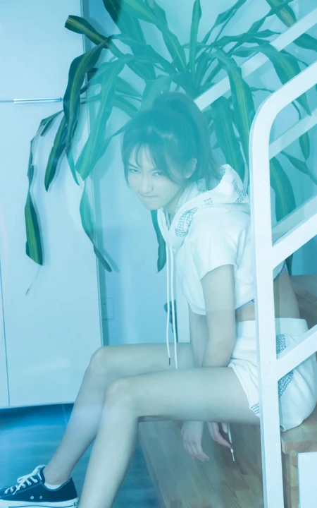 李若宁Rn微博晒唯美朦胧感清新绿写真美图