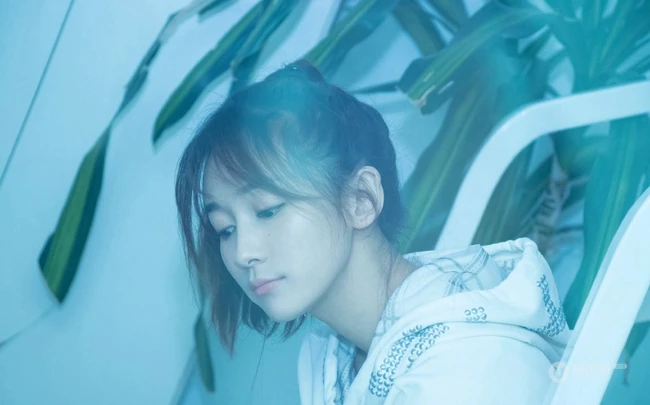 李若宁Rn微博晒唯美朦胧感清新绿写真美图