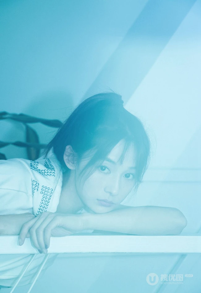 李若宁Rn微博晒唯美朦胧感清新绿写真美图