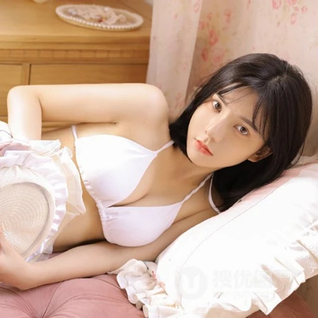 清纯短发女生头像，超可爱清纯短发真人女生居家室内头像图片(套图)