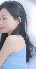 清新清新真实浅粉气质女生蓝色肩带衣短裤室内私密写真图集