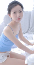 清新清新真实浅粉气质女生蓝色肩带衣短裤室内私密写真图集