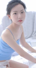 清新清新真实浅粉气质女生蓝色肩带衣短裤室内私密写真图集