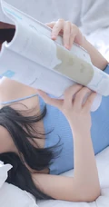 清新清新真实浅粉气质女生蓝色肩带衣短裤室内私密写真图集