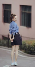 吴昕夏日校园风户外写真美照