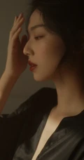 春酒~少女心，唯美红唇女生室内美背人像摄影美照
