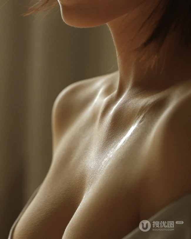 春酒~少女心，唯美红唇女生室内美背人像摄影美照
