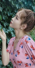 徐紫茵粉色系穿搭街拍，夏日连衣裙装有点少女甜~