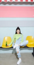 王子璇化身元气少女清新靓丽休闲装写真图片