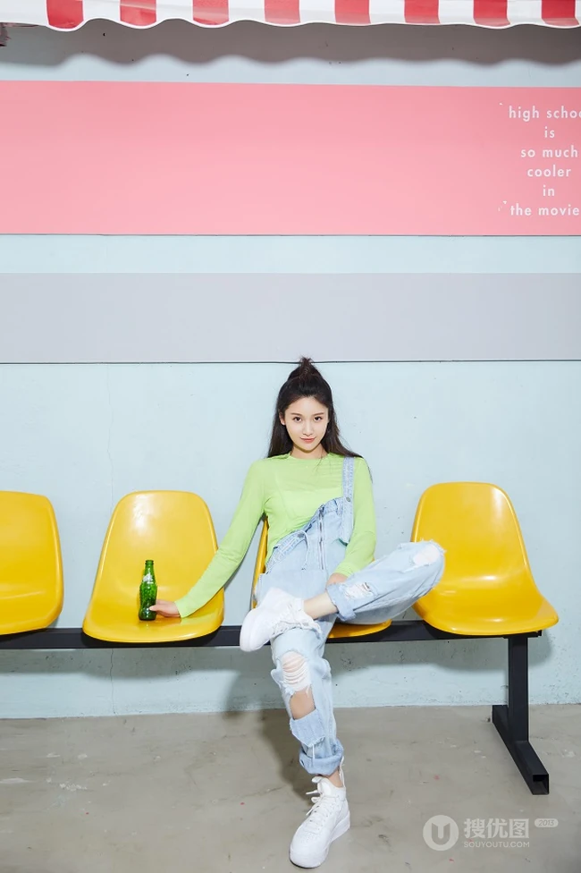 王子璇化身元气少女清新靓丽休闲装写真图片