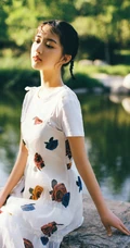 邓恩熙公园小湖边唯美滤镜特效写真图片