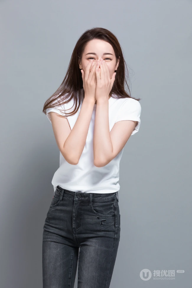 迪丽热巴休闲白T牛仔裤简洁清新写真图片