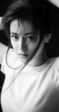 迪丽热巴休闲白T牛仔裤简洁清新写真图片