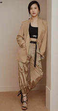 杨子姗气质短款装写真图片