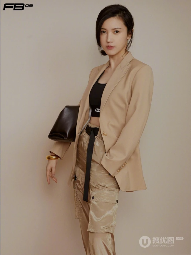 杨子姗气质短款装写真图片