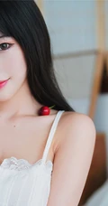 丹凤眼女生甜美清新肩带睡衣短裤气质室内气质写真图片