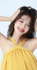 孙怡化身可爱甜女生孩，穿着肩带小黄裙清凉写真图片
