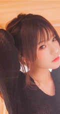 双层床里的纤细线条漂亮女生桜桃喵黑衣深袜袜气质写真图片