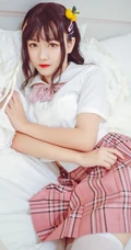 圆脸蛋清新女生lovely呆玄制服短裙白袜装超高清写真吸睛