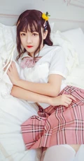 圆脸蛋清新女生lovely呆玄制服短裙白袜装超高清写真吸睛