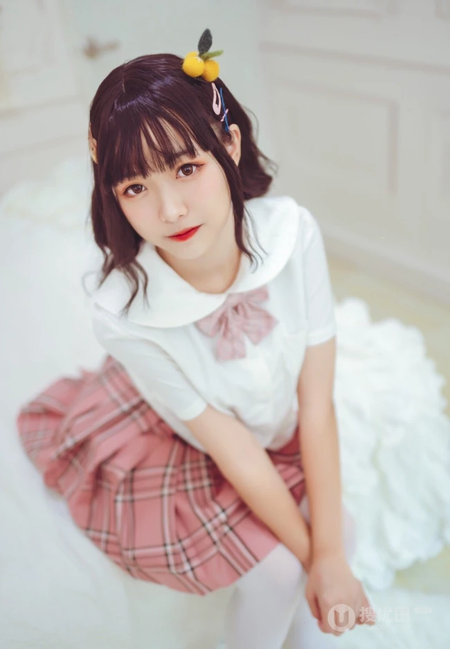 圆脸蛋清新女生lovely呆玄制服短裙白袜装超高清写真吸睛