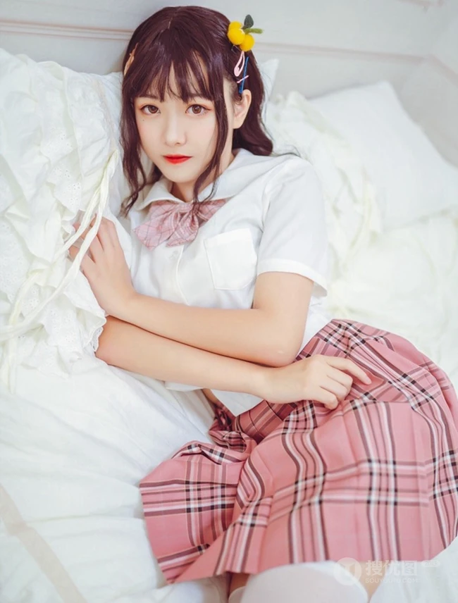 圆脸蛋清新女生lovely呆玄制服短裙白袜装超高清写真吸睛