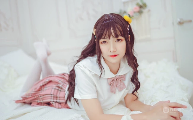 圆脸蛋清新女生lovely呆玄制服短裙白袜装超高清写真吸睛