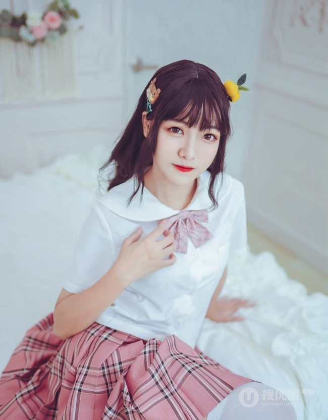 圆脸蛋清新女生lovely呆玄制服短裙白袜装超高清写真吸睛