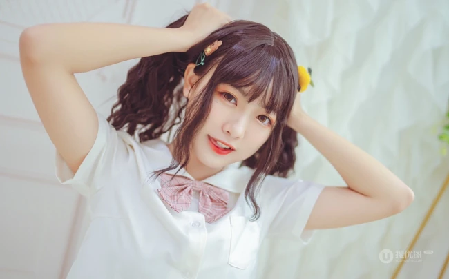 圆脸蛋清新女生lovely呆玄制服短裙白袜装超高清写真吸睛