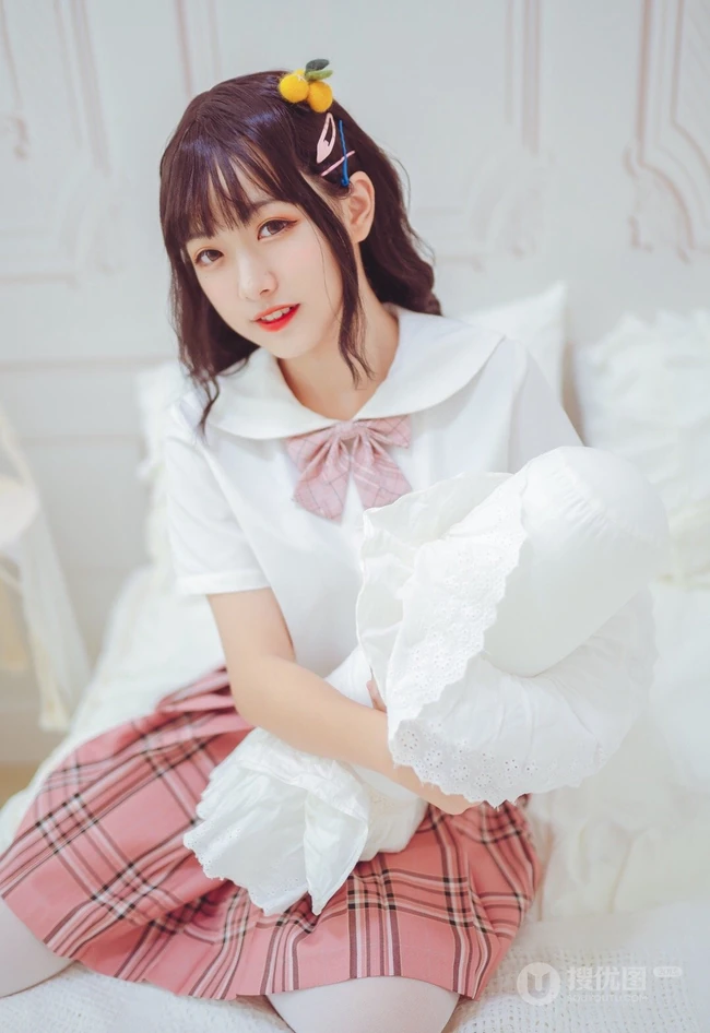圆脸蛋清新女生lovely呆玄制服短裙白袜装超高清写真吸睛